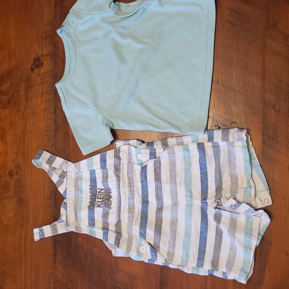 Calvin Klein Jeans 2-Piece T-Shirt and Stripe Canvas Shortalls Set - Picture 3 of 6